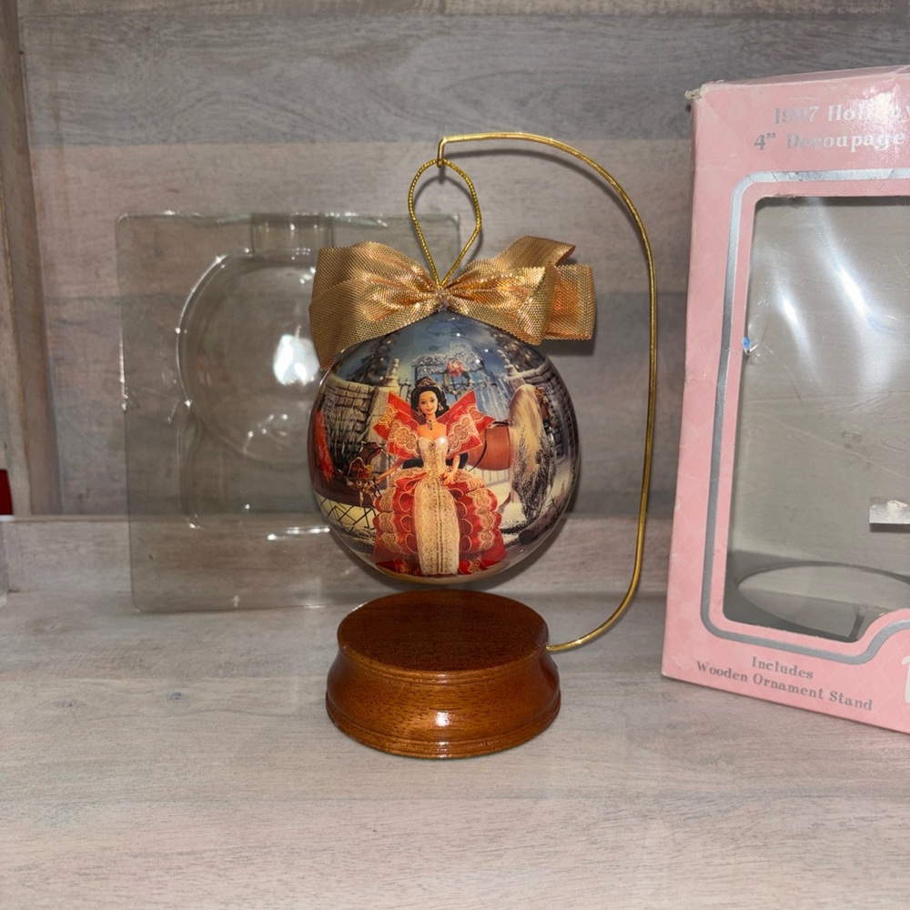 1997 Barbie Mattel decopage Elegant Holiday Ornament‎ with stand in box